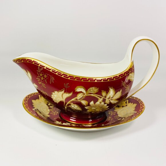 RARE !! Wedgwood Ruby Red Tonquin gravy boat and matching tray-Made in England - Picture 11 of 12
